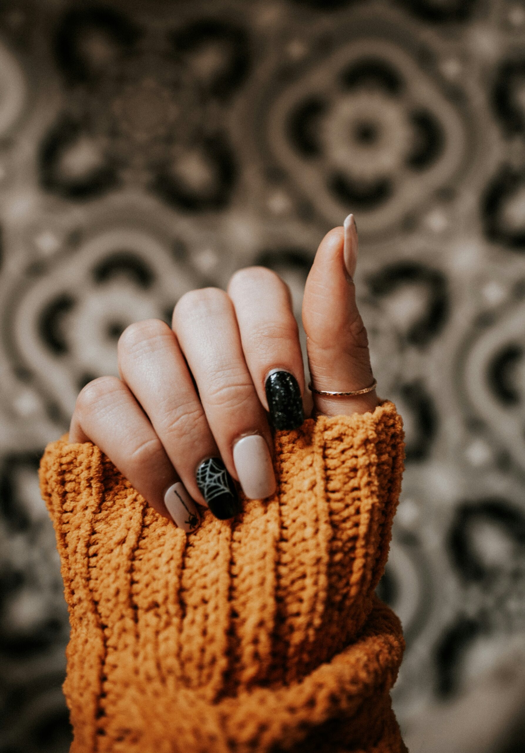 The Ultimate Guide to Spooky Chic: Elevate Your Look with Halloween Nails